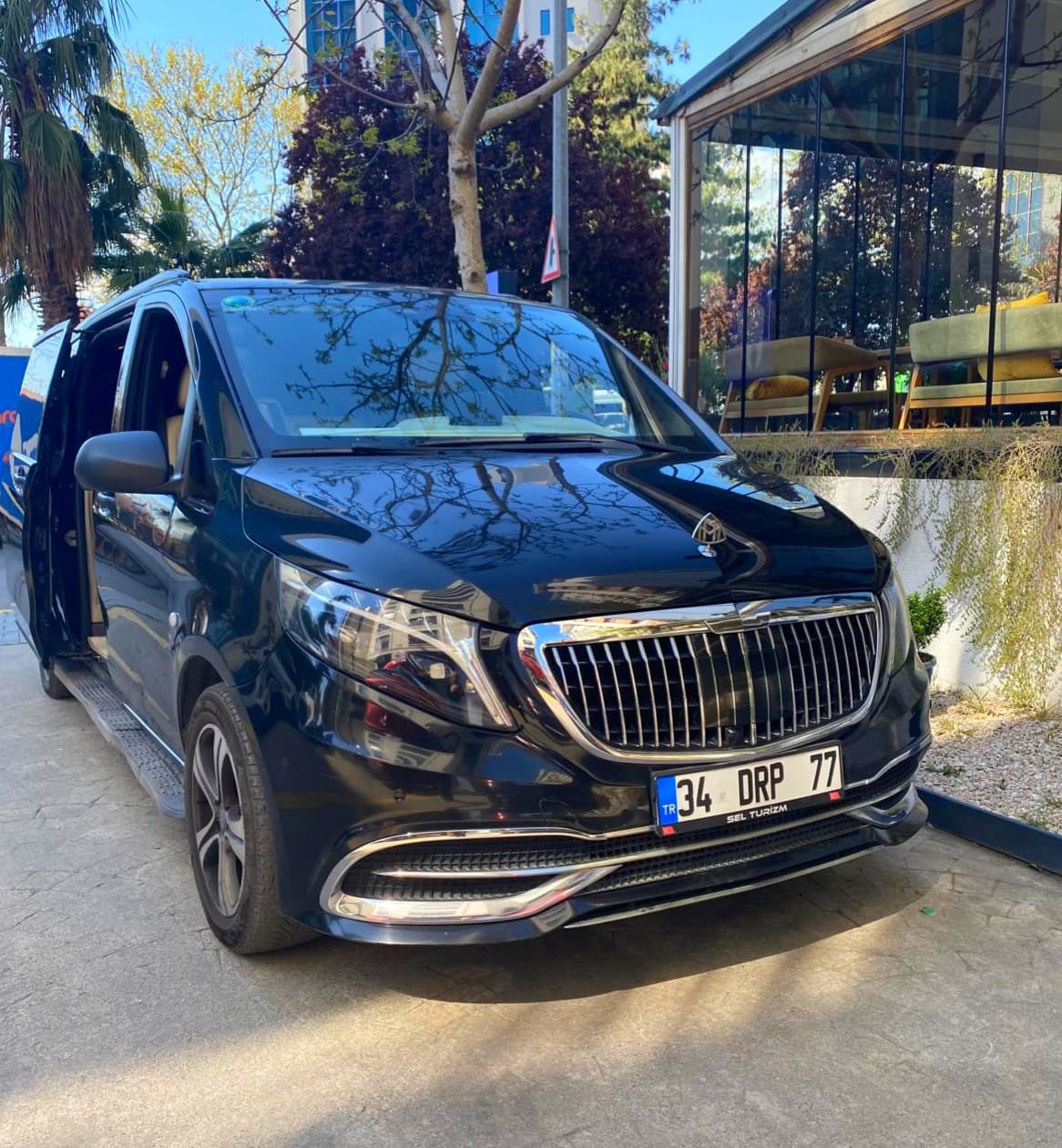 SelTravel: Canlı sitedeki Luxury araç filosundan bir görünüm
